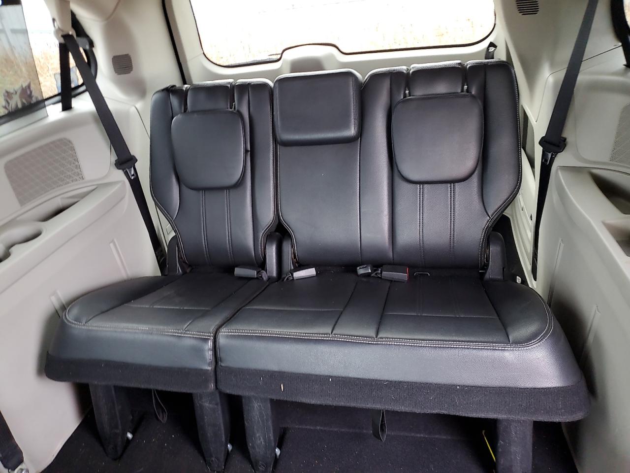 CHRYSLER TOWN & COUNTRY TOURING L