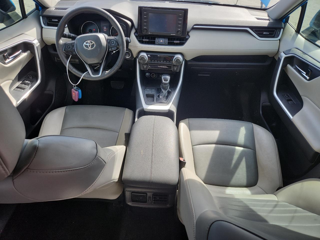 TOYOTA RAV4 XLE PREMIUM