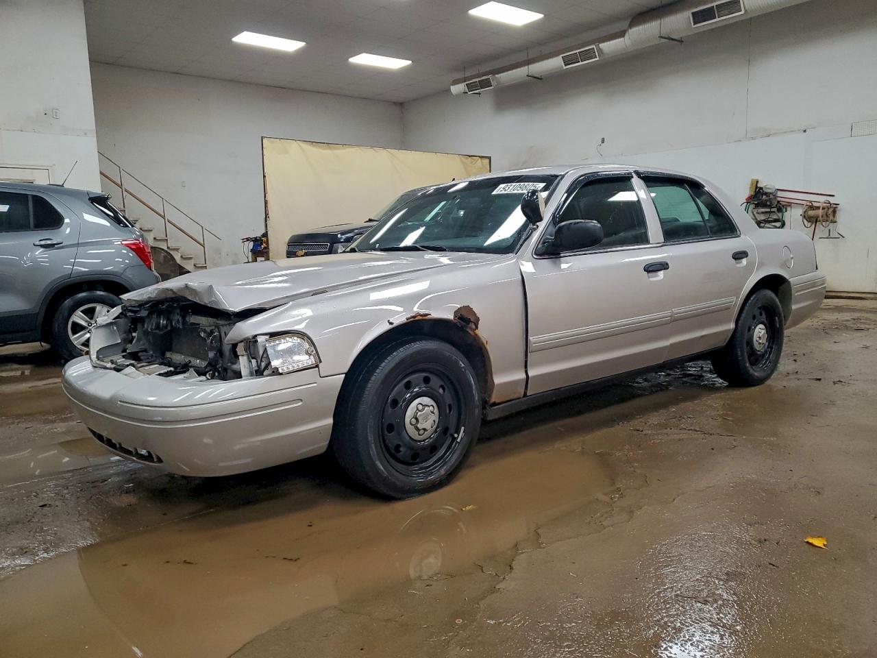 FORD CROWN VICTORIA POLICE INTERCEPTOR