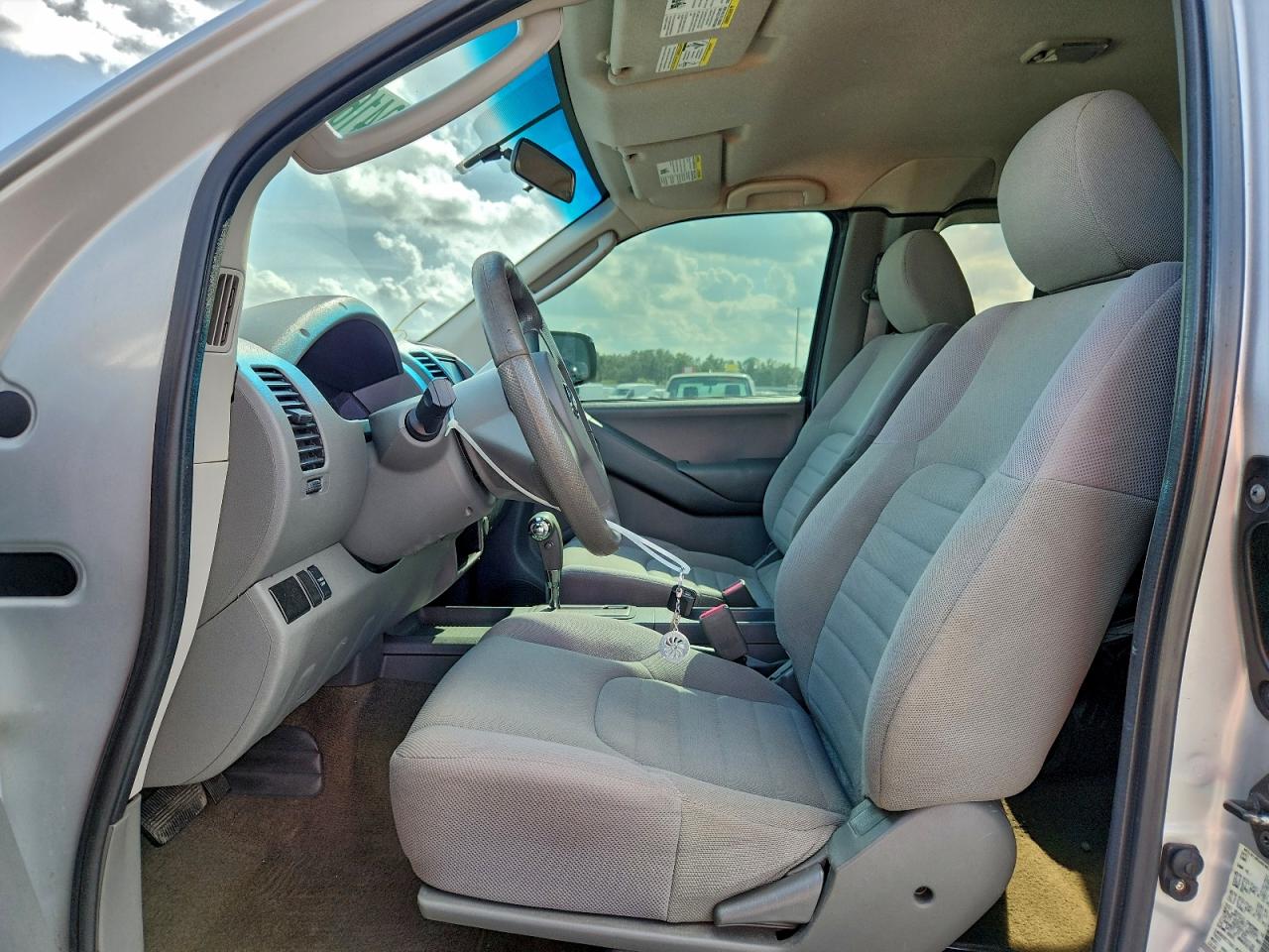 NISSAN FRONTIER KING CAB SE