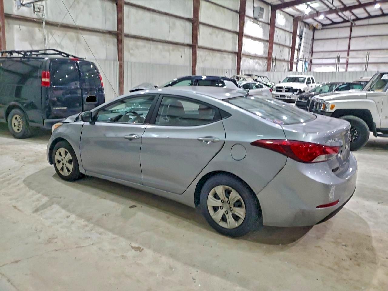 HYUNDAI ELANTRA SE