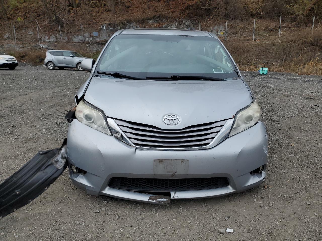 TOYOTA SIENNA XLE