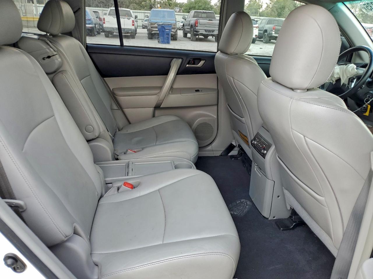 TOYOTA HIGHLANDER BASE