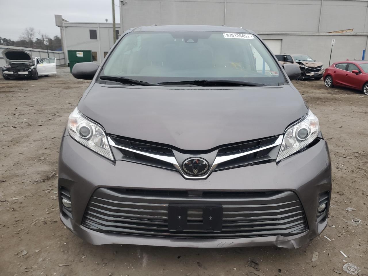 TOYOTA SIENNA XLE
