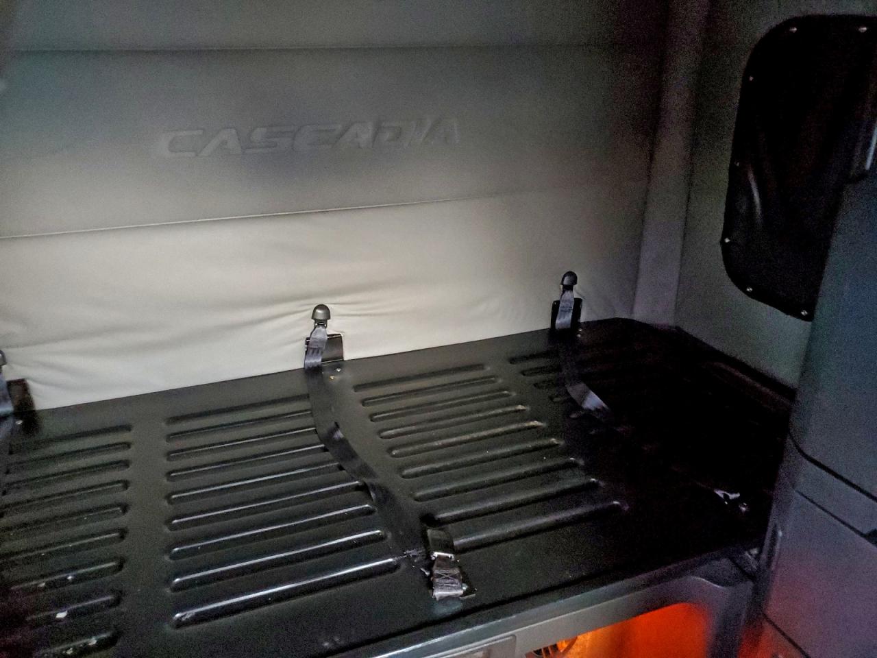 Lot #3294147942 2021 FREIGHTLINER CASCADIA 1