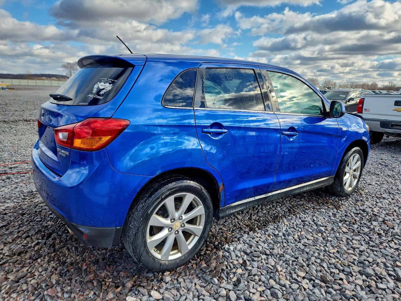 MITSUBISHI OUTLANDER SE