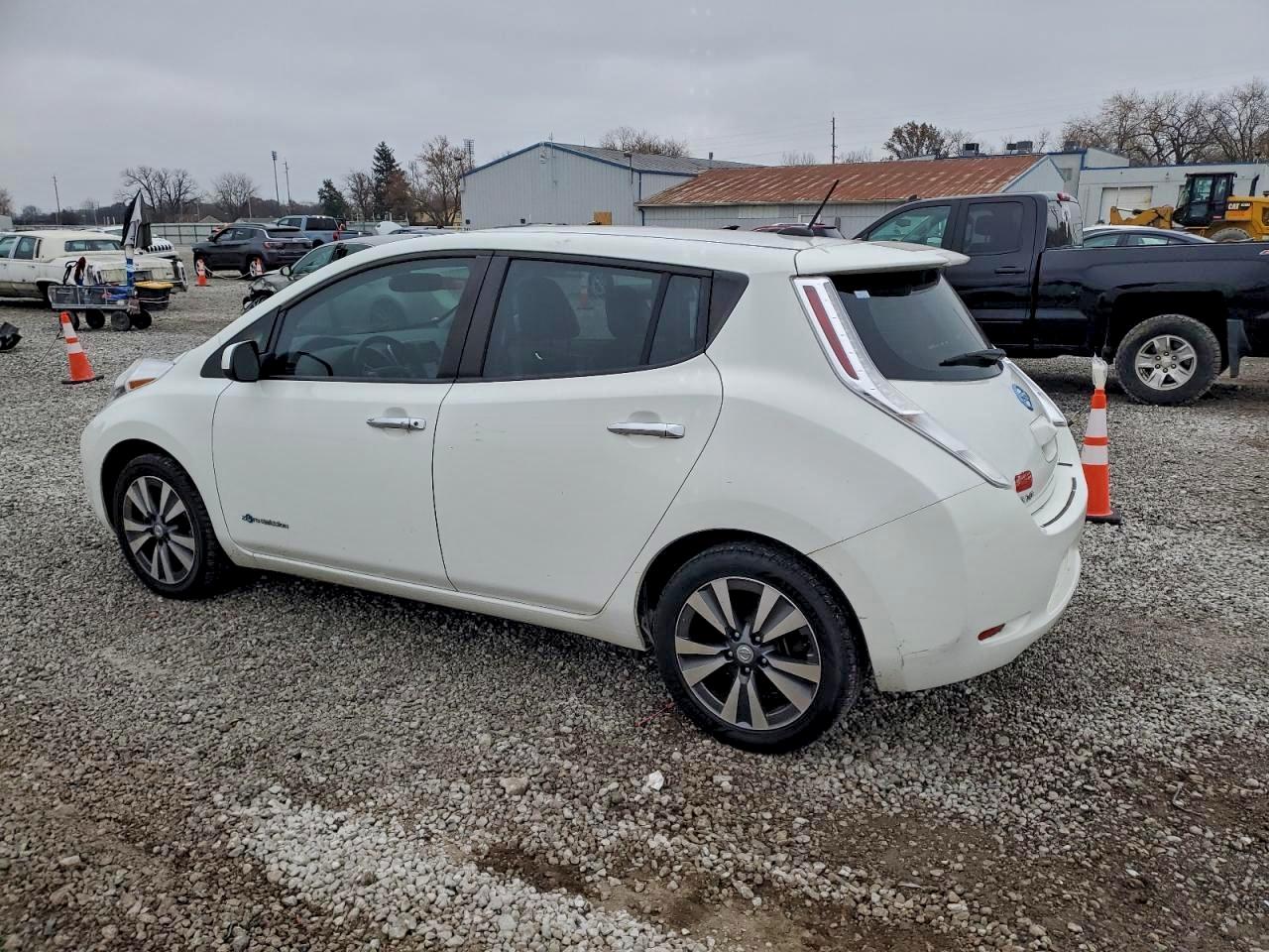 NISSAN LEAF S