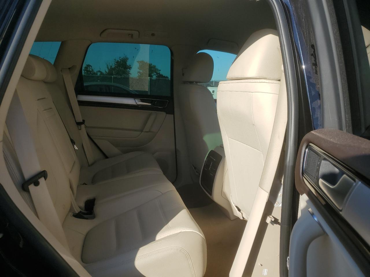 VOLKSWAGEN TOUAREG SPORT