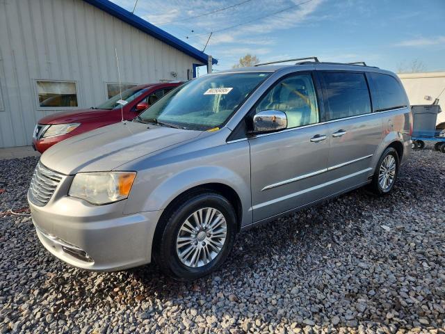 Global Auto Auctions: 2013 CHRYSLER TOWN & COU