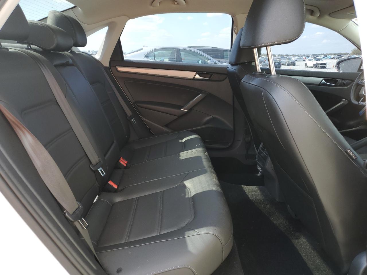 VOLKSWAGEN PASSAT SE