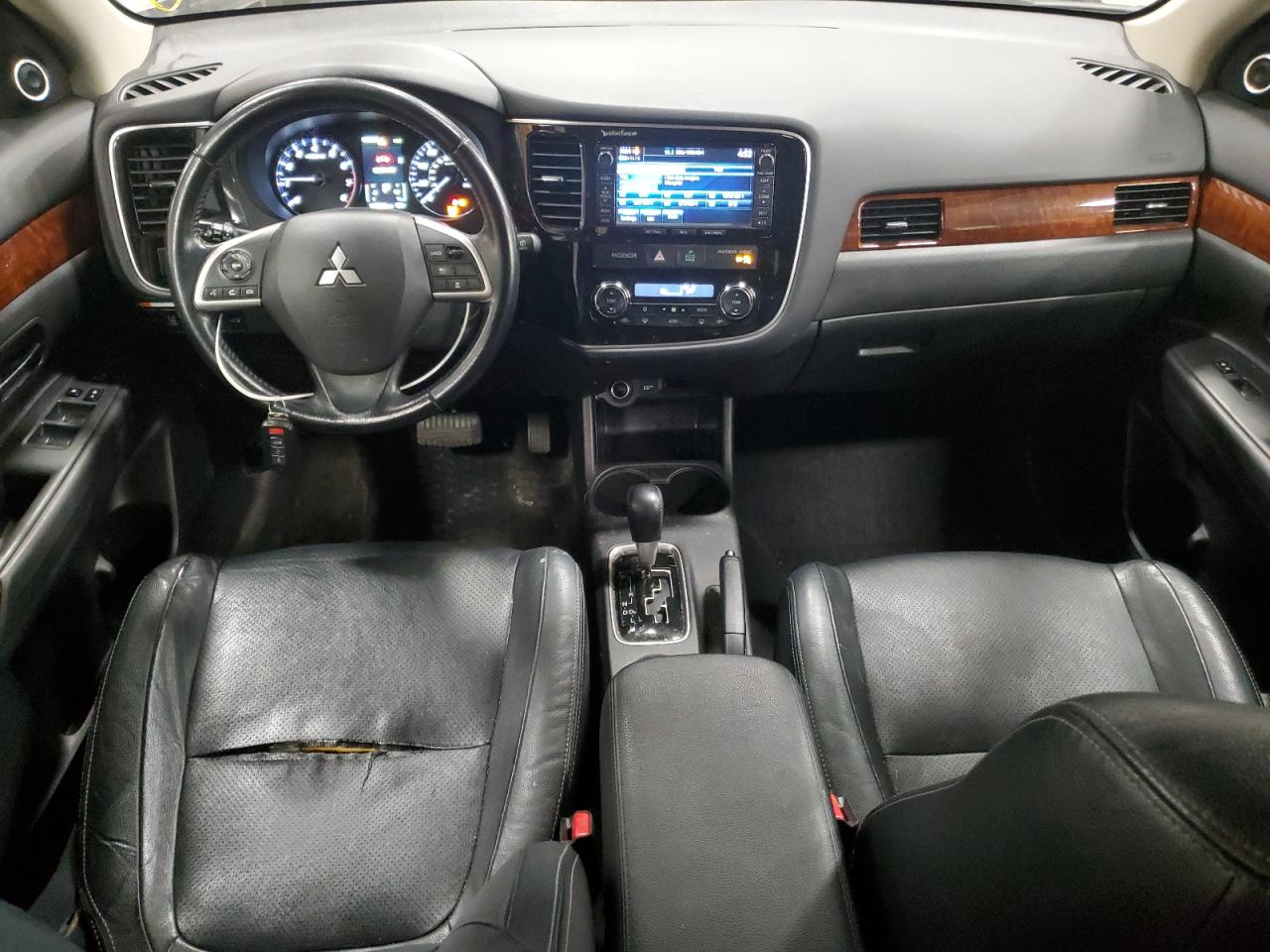 MITSUBISHI OUTLANDER SE