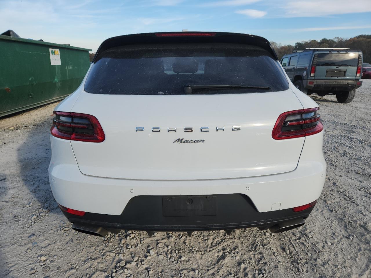 PORSCHE MACAN