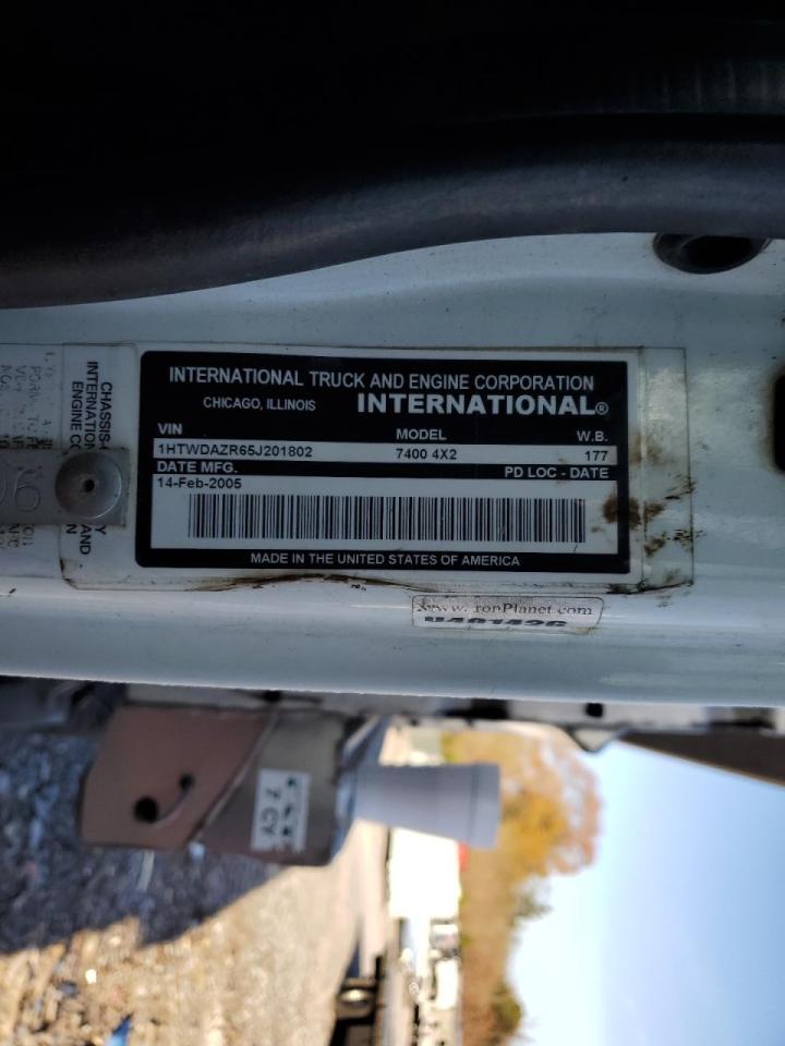 Lot #3287511996 2005 INTERNATIONAL 7000 7400