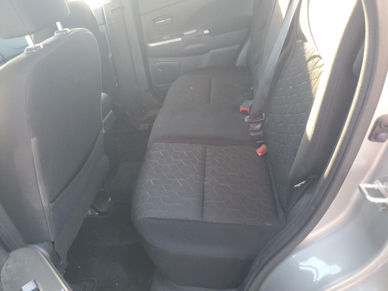 MITSUBISHI OUTLANDER SE