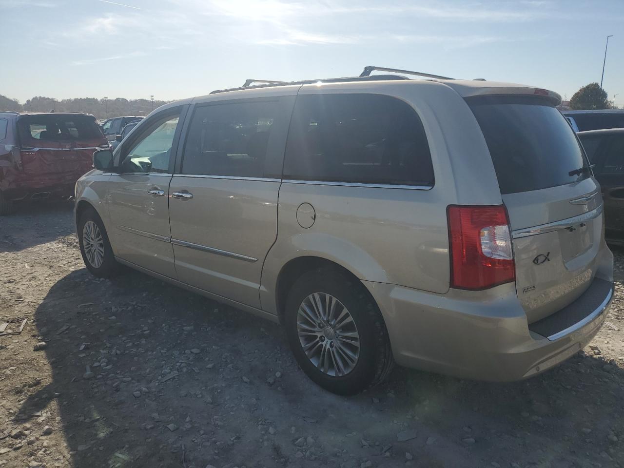 CHRYSLER TOWN & COUNTRY TOURING L