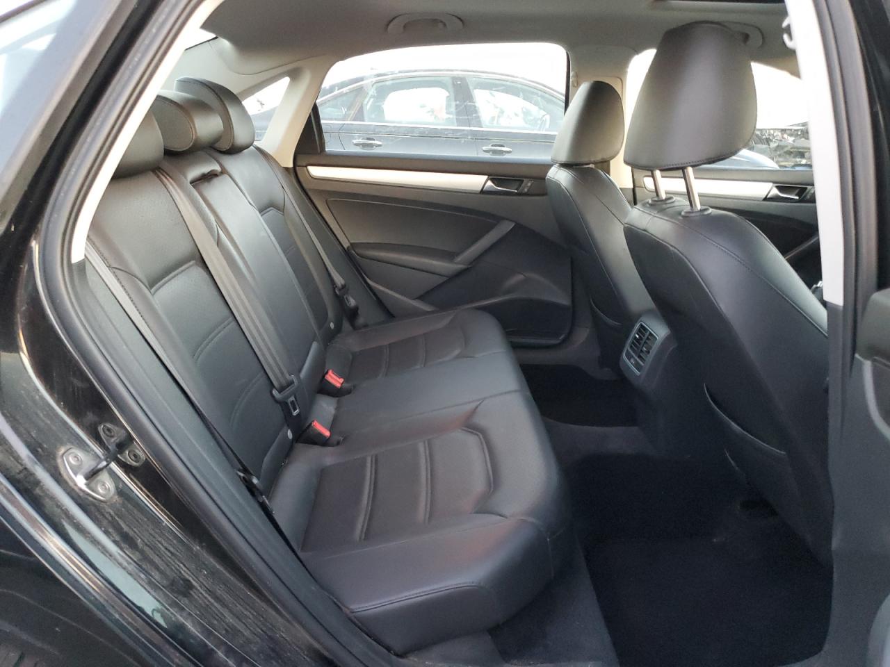 VOLKSWAGEN PASSAT SE