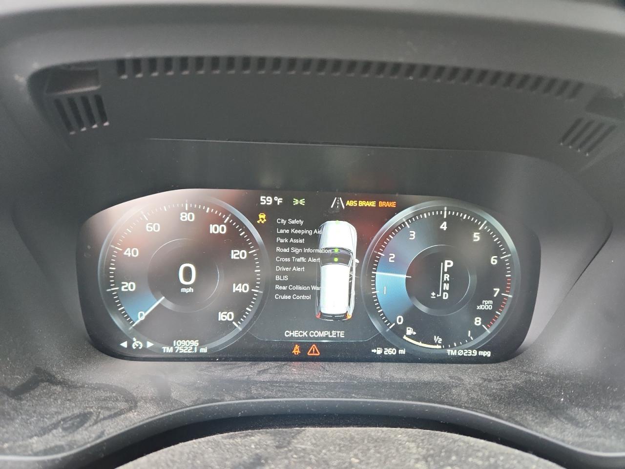 VOLVO XC60 T5 MOMENTUM