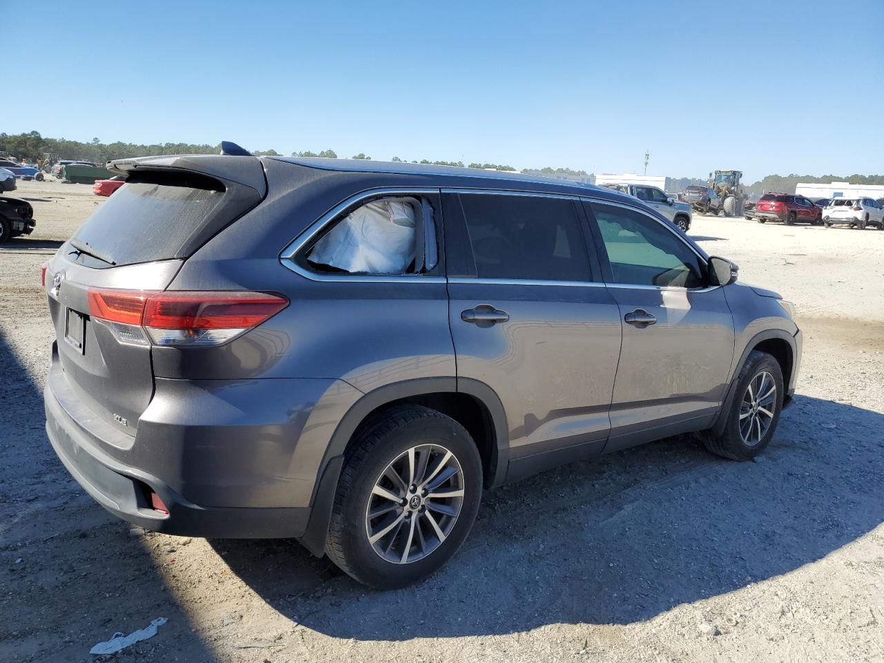 TOYOTA HIGHLANDER SE