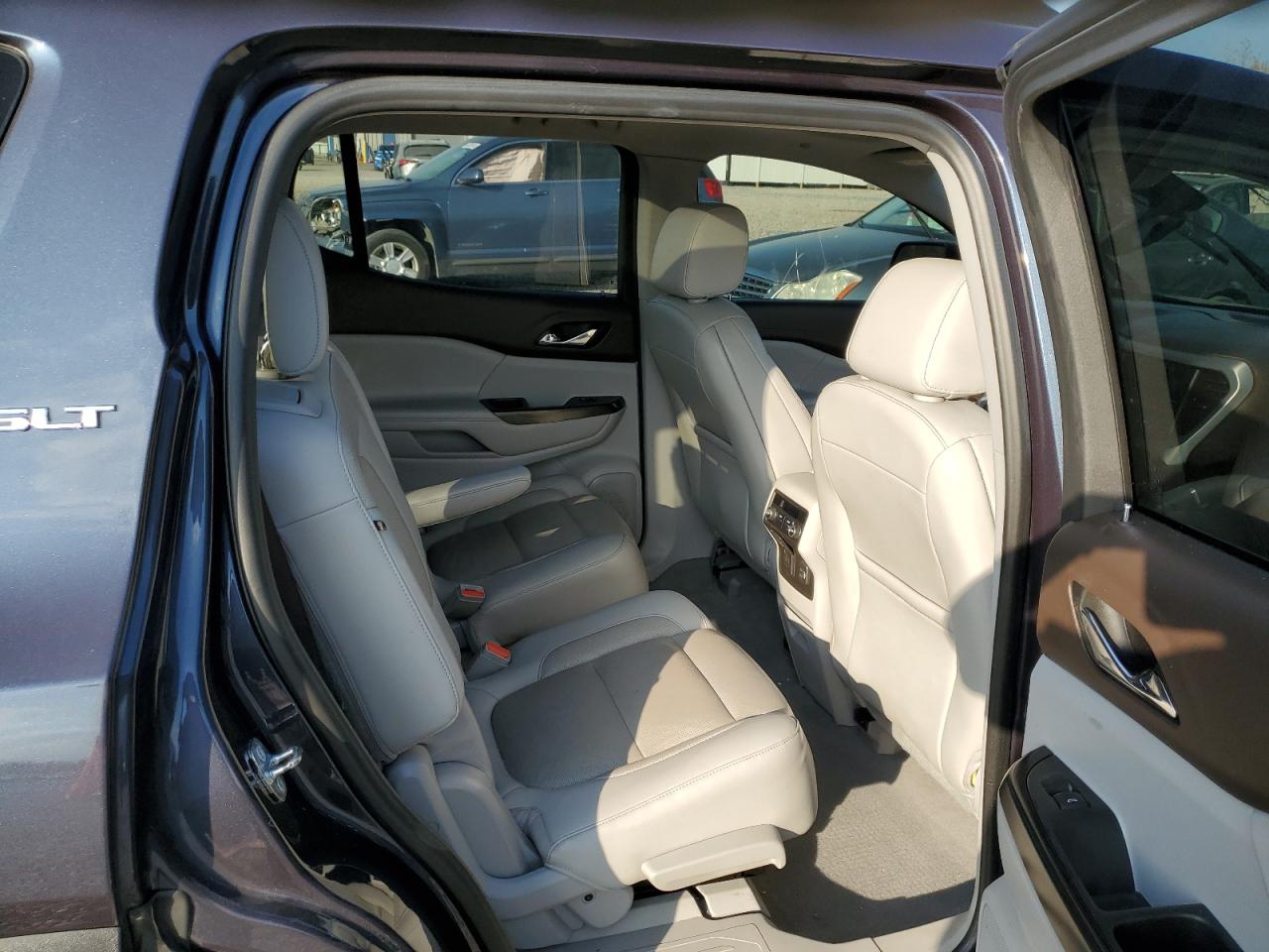 GMC ACADIA SLT-1