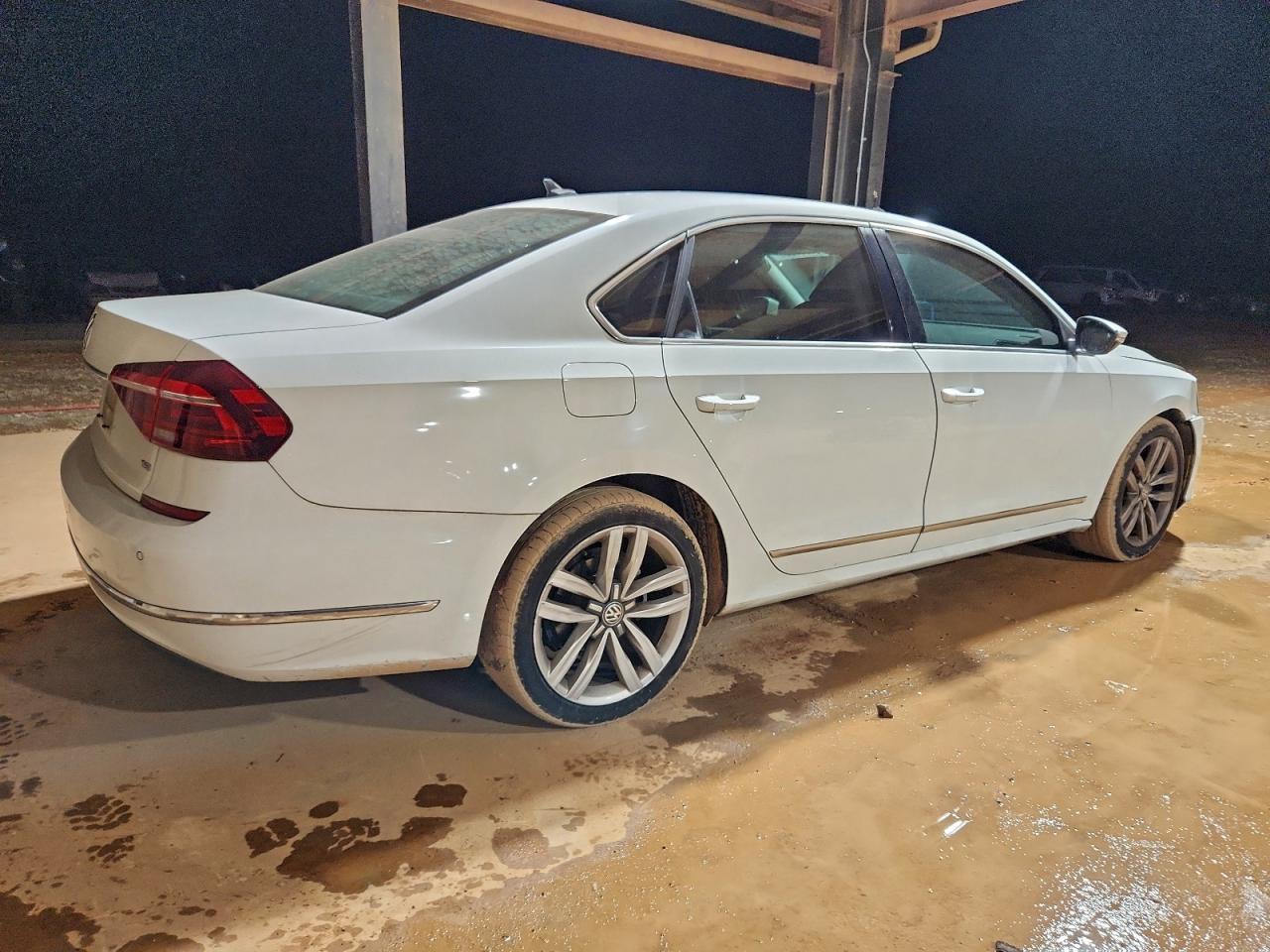 VOLKSWAGEN PASSAT SE