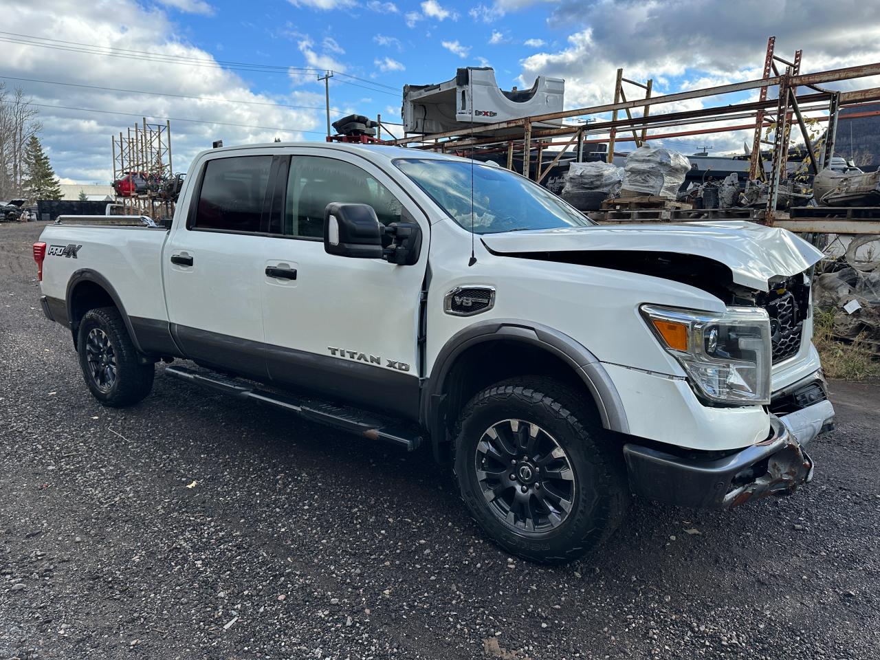 NISSAN TITAN SL