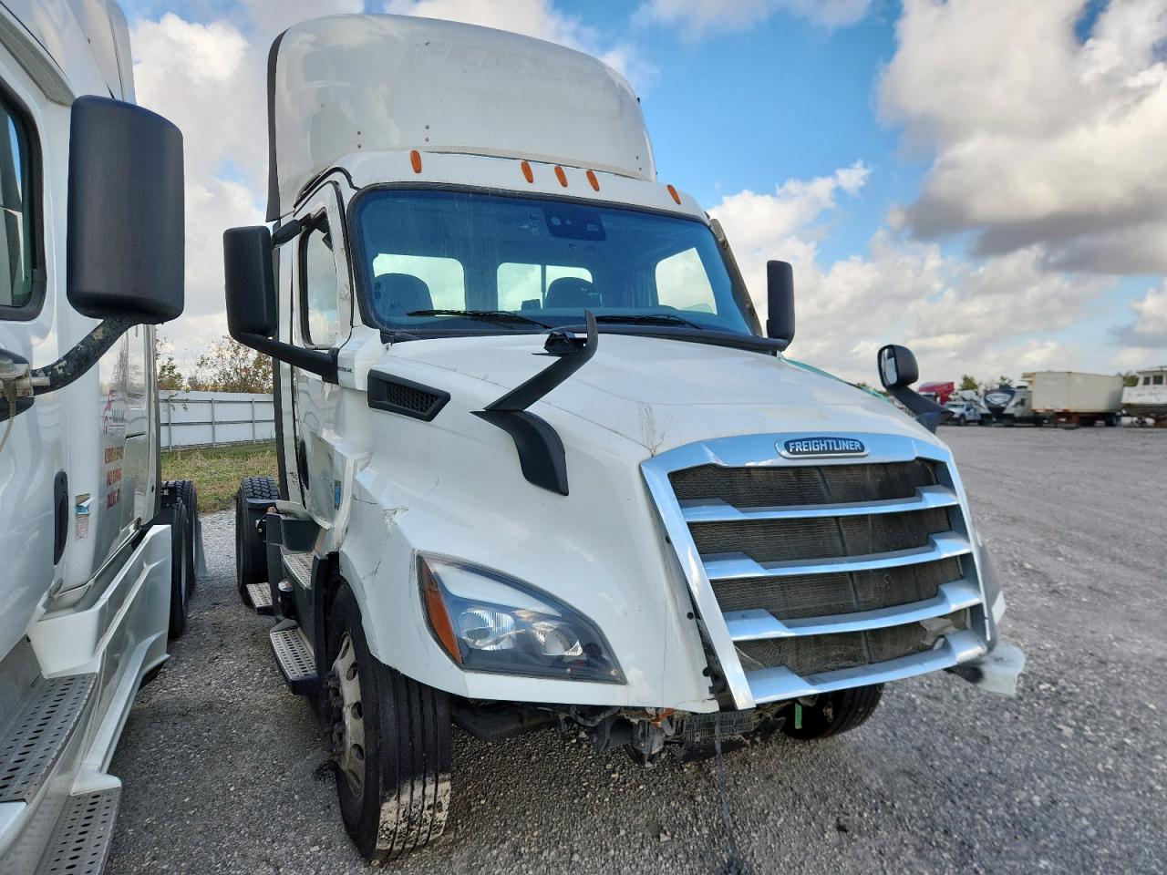 Lot #3303693034 2024 FREIGHTLINER CASCADIA 1