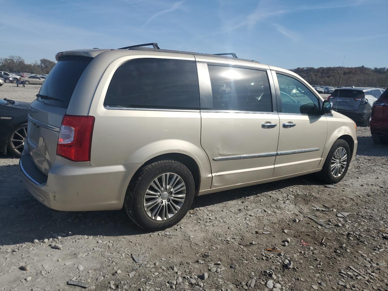 CHRYSLER TOWN & COUNTRY TOURING L