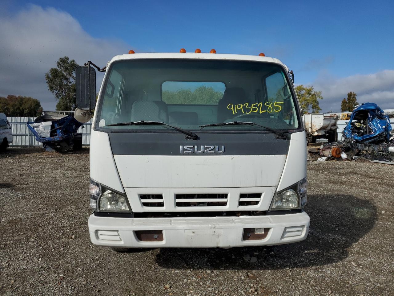 Lot #3284150534 2006 ISUZU NPR