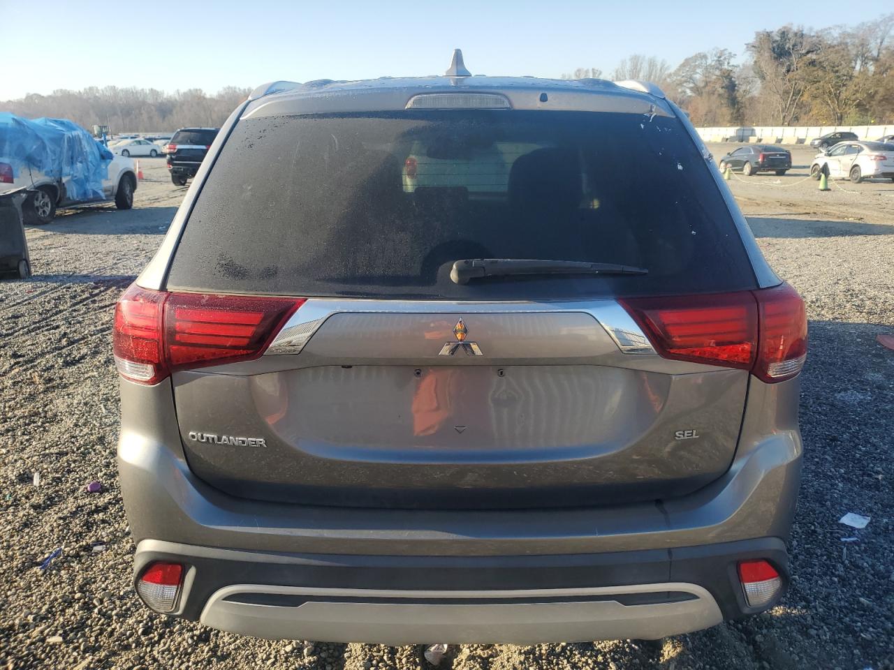 MITSUBISHI OUTLANDER SE