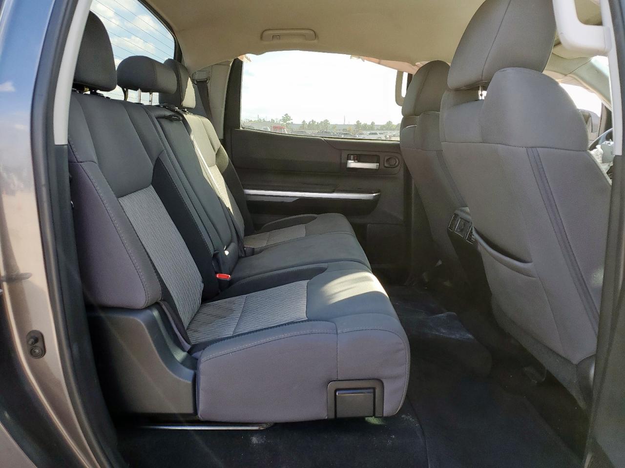 TOYOTA TUNDRA CREWMAX SR5