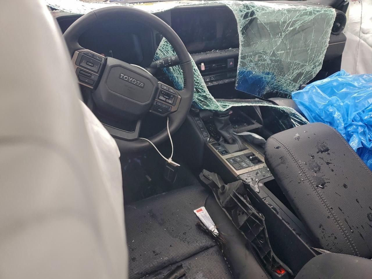 TOYOTA LAND CRUISER BASE