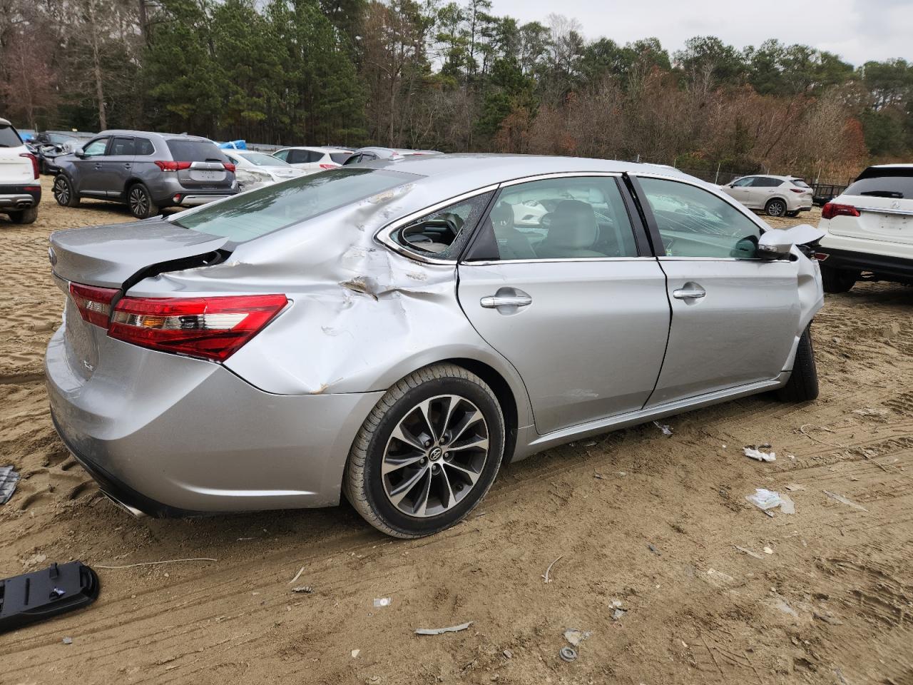 TOYOTA AVALON XLE