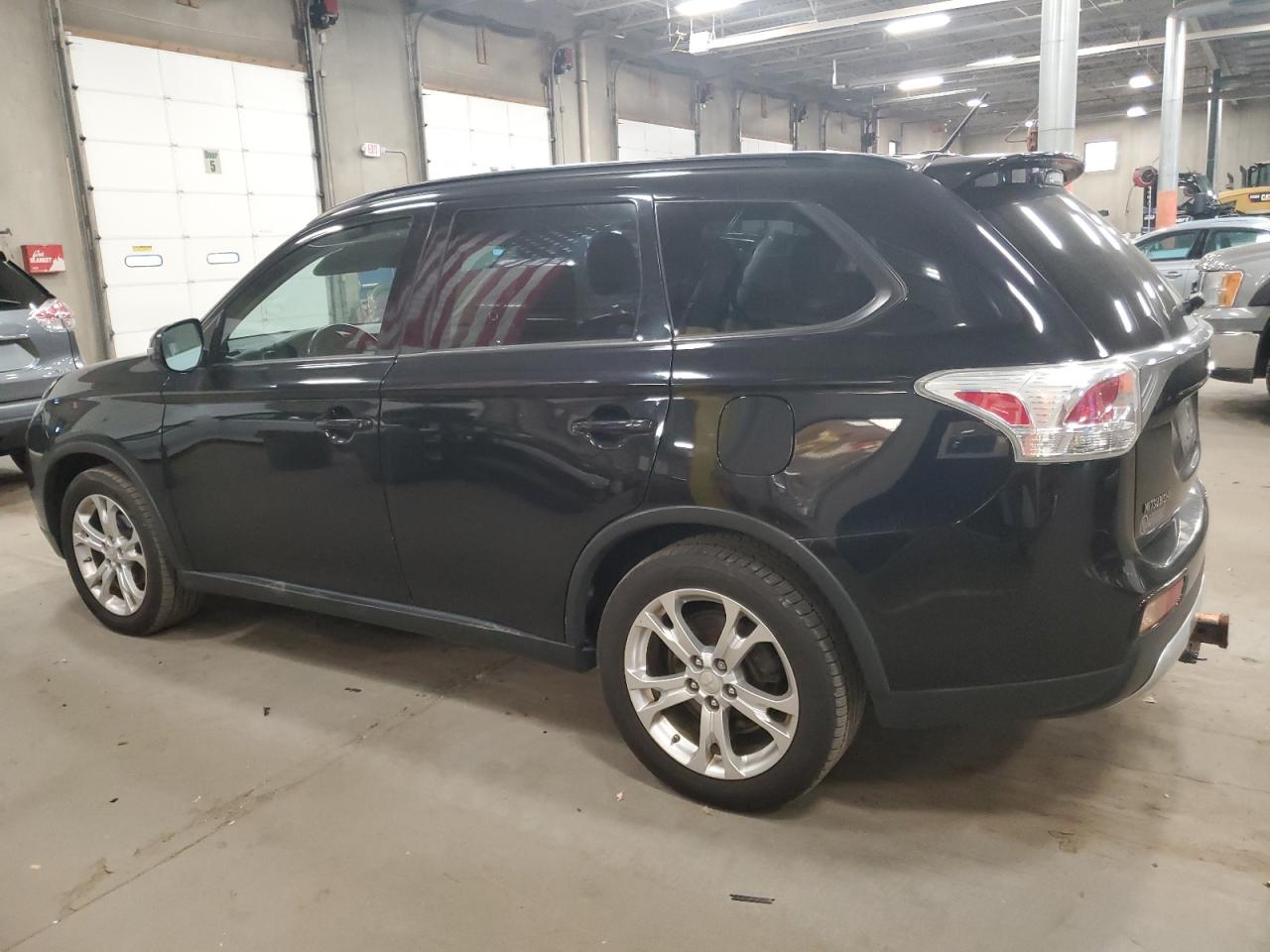 MITSUBISHI OUTLANDER SE