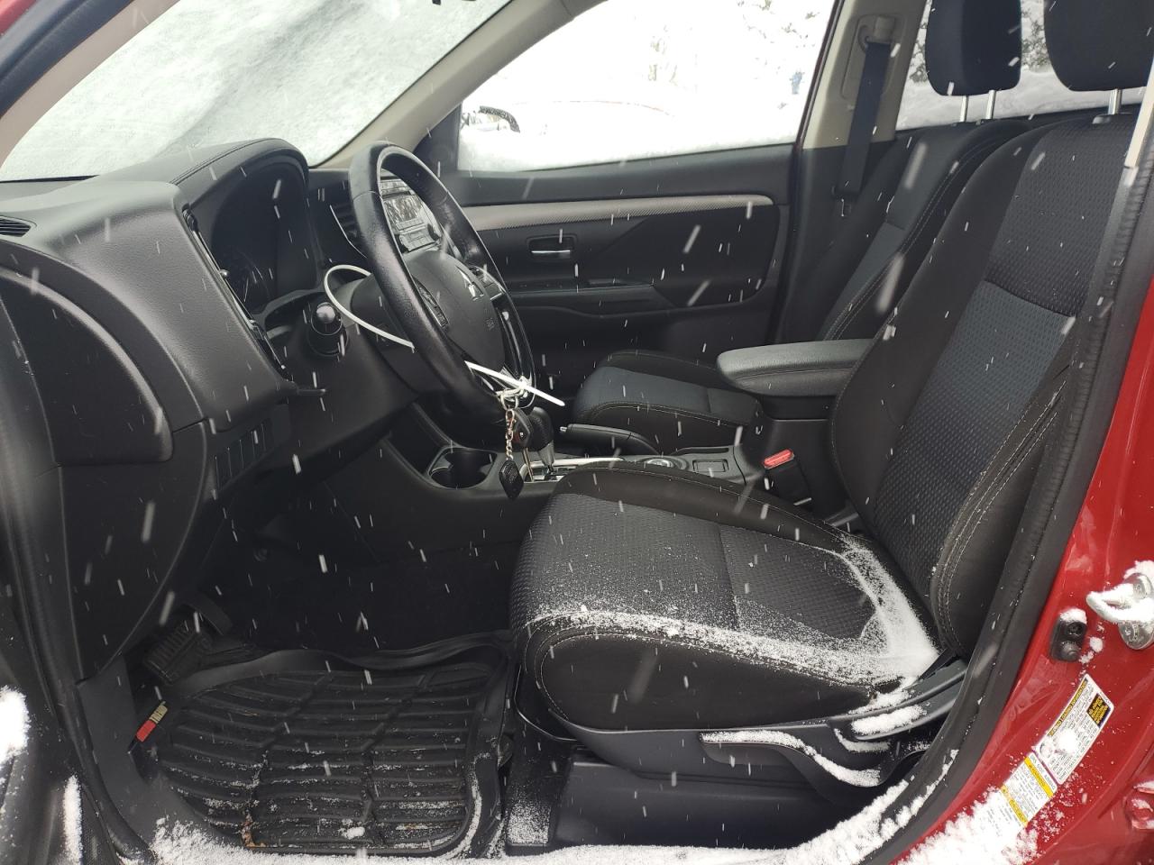 MITSUBISHI OUTLANDER SE