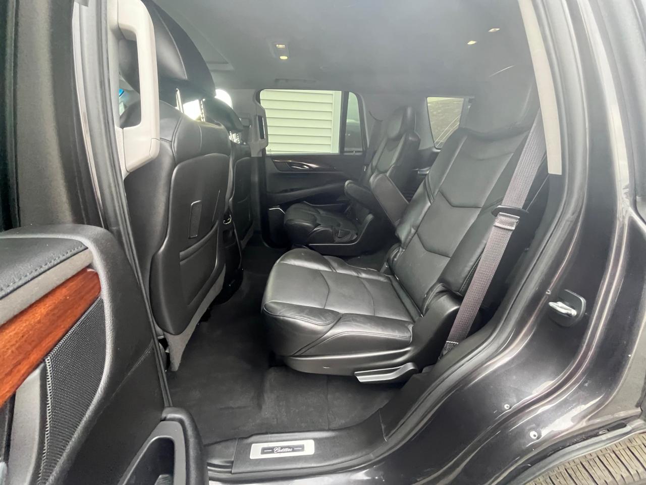 CADILLAC ESCALADE LUXURY