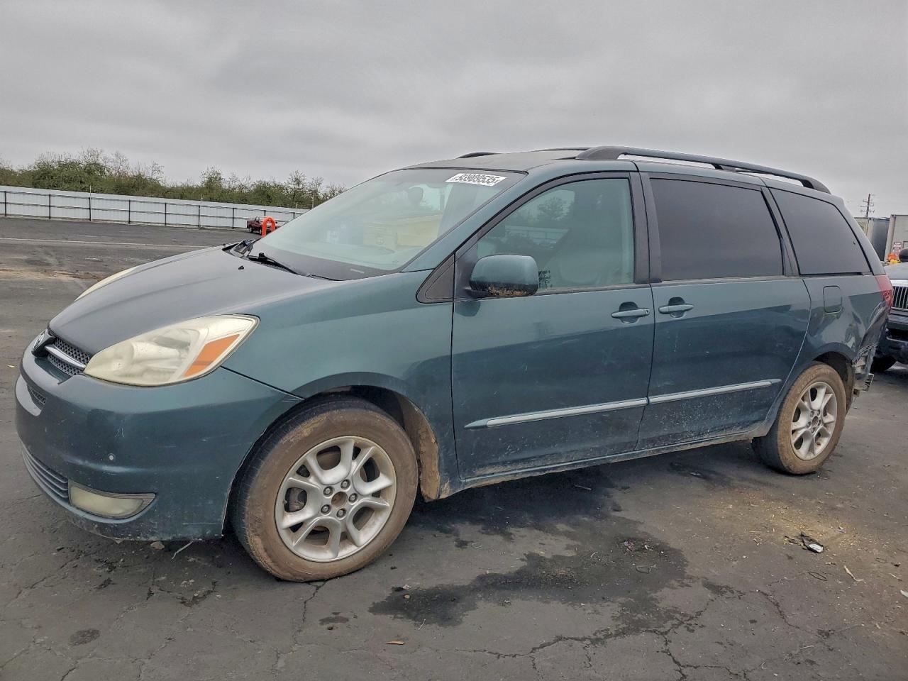 Lot #3311603325 2005 TOYOTA SIENNA XLE