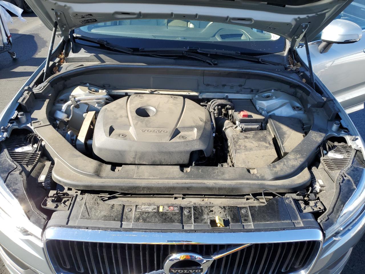 VOLVO XC60 T5 MOMENTUM