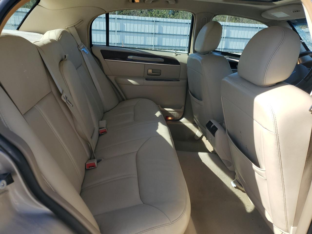 Lot #3284826524 2006 LINCOLN TOWN CAR S