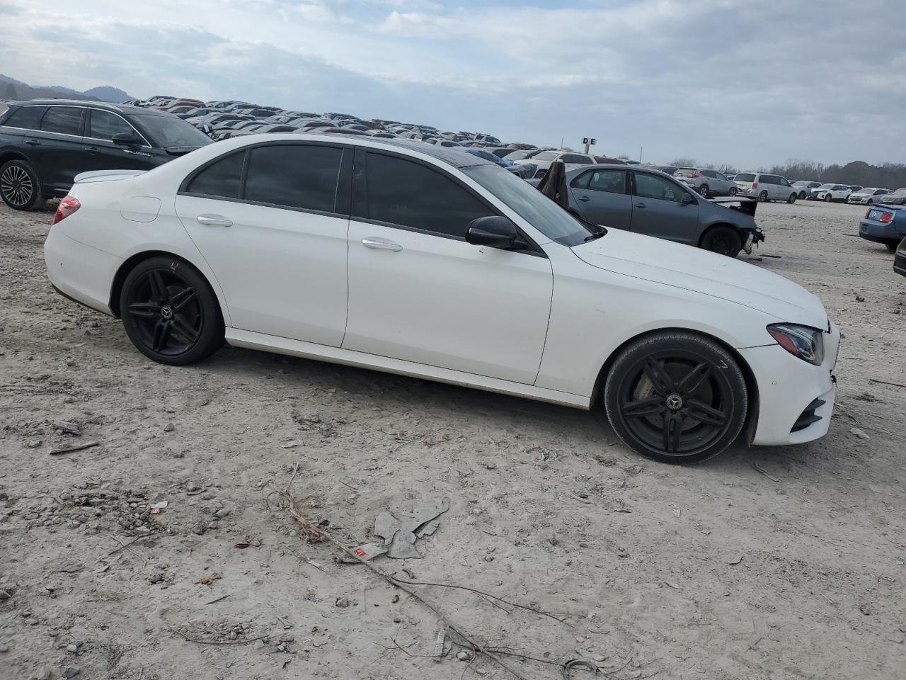 MERCEDES-BENZ E-CLASS 300