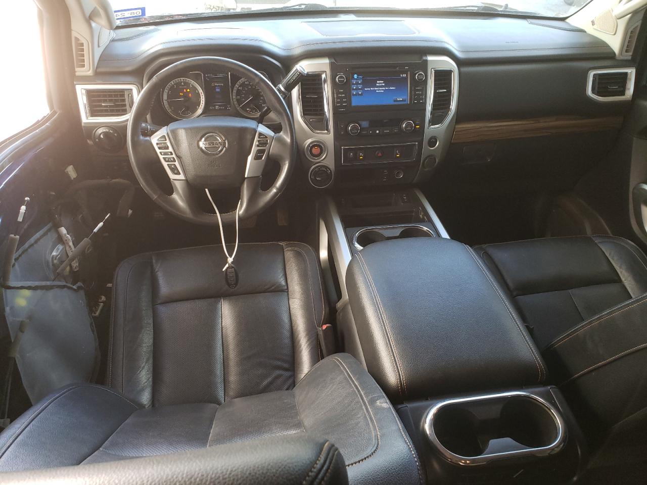 1N6AA1E57HN555406 NISSAN TITAN 2017
