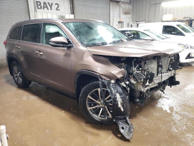 VIN 5TDJZRFH0KS923770 2019 Toyota Highlander, SE no.4