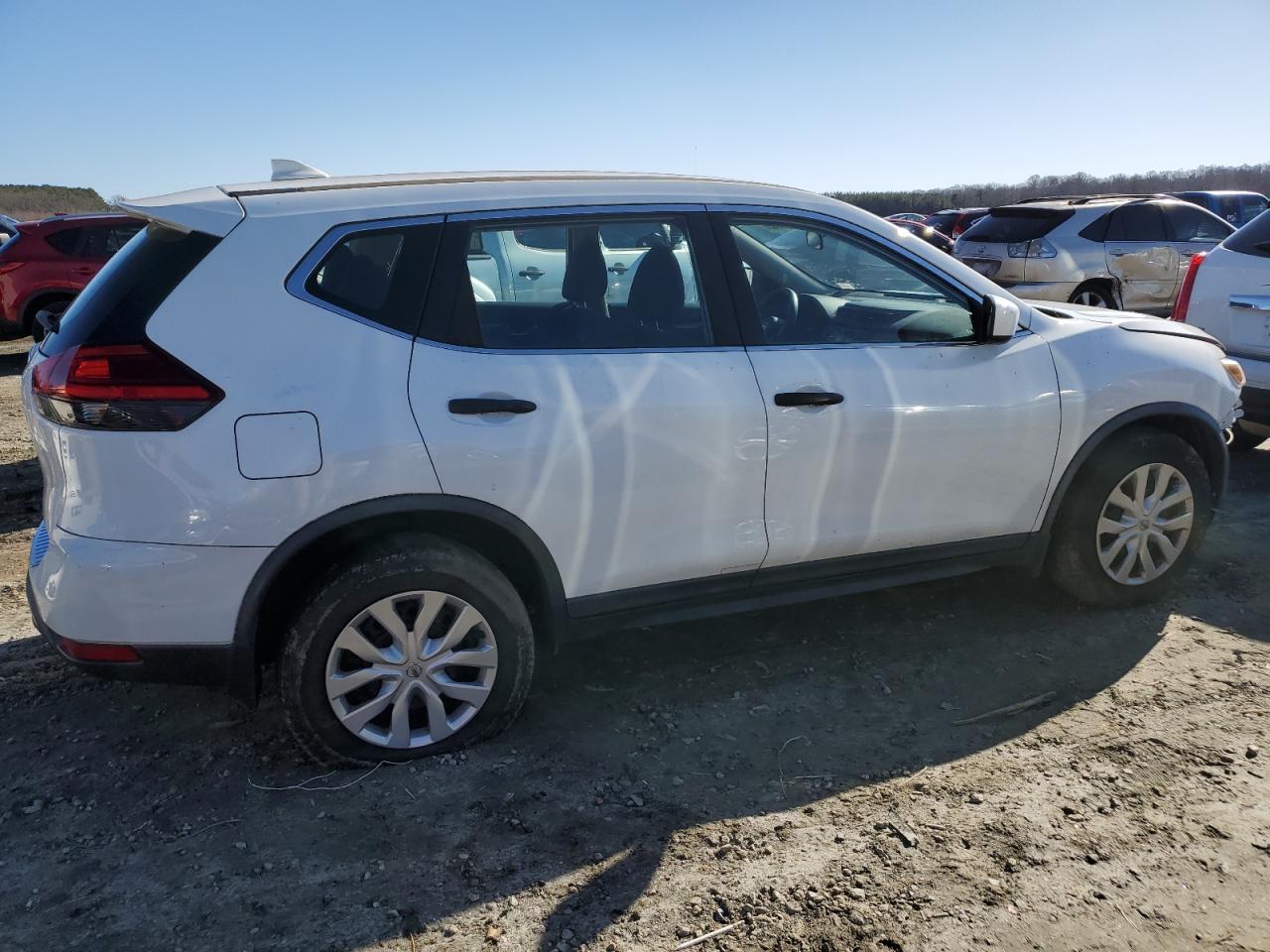 KNMAT2MT4HP615083 NISSAN ROGUE 2017
