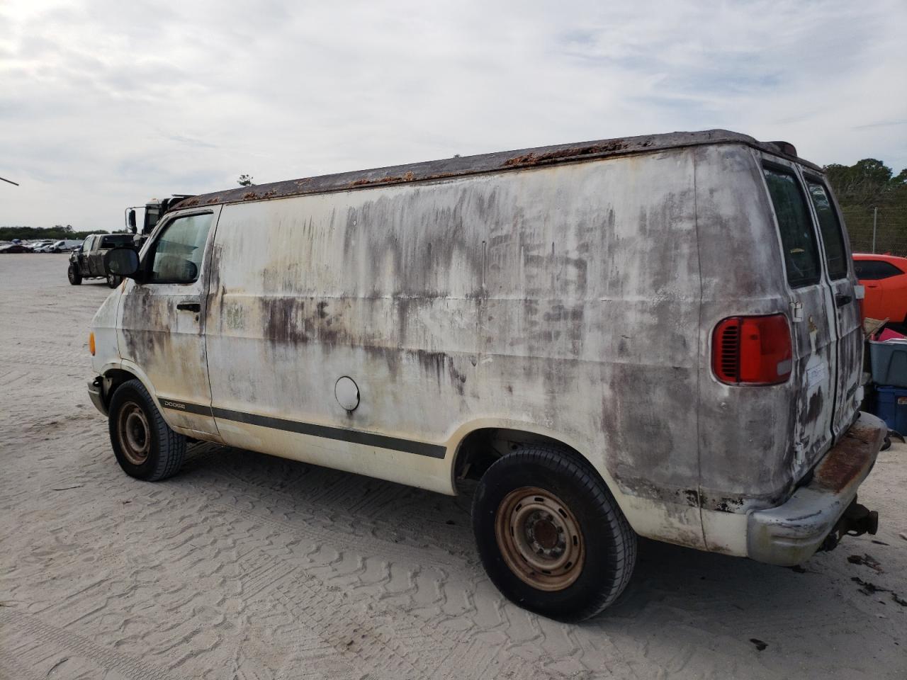 2B7JB21Y8WK155241 1998 Dodge Ram Van B2500