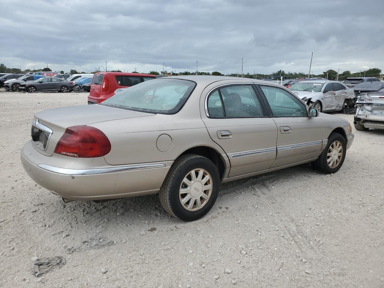 1LNHM97V61Y696164 2001 Lincoln Continental