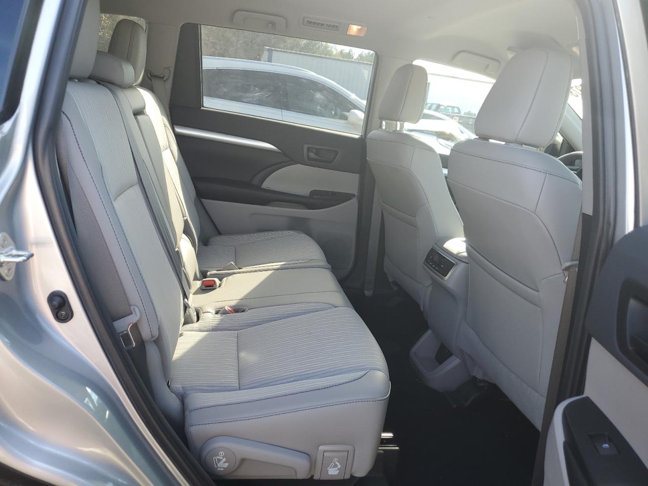 5TDZZRFH2KS368601 TOYOTA HIGHLANDER 2019