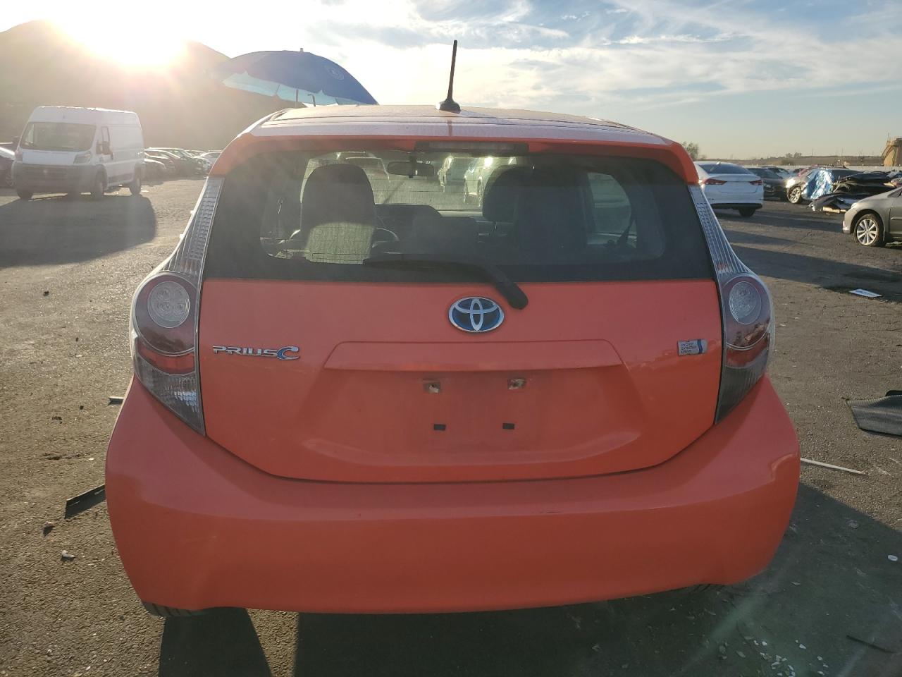 jtdkdtb33e1078909 JTDKDTB33E1078909 2014 Toyota Prius C
