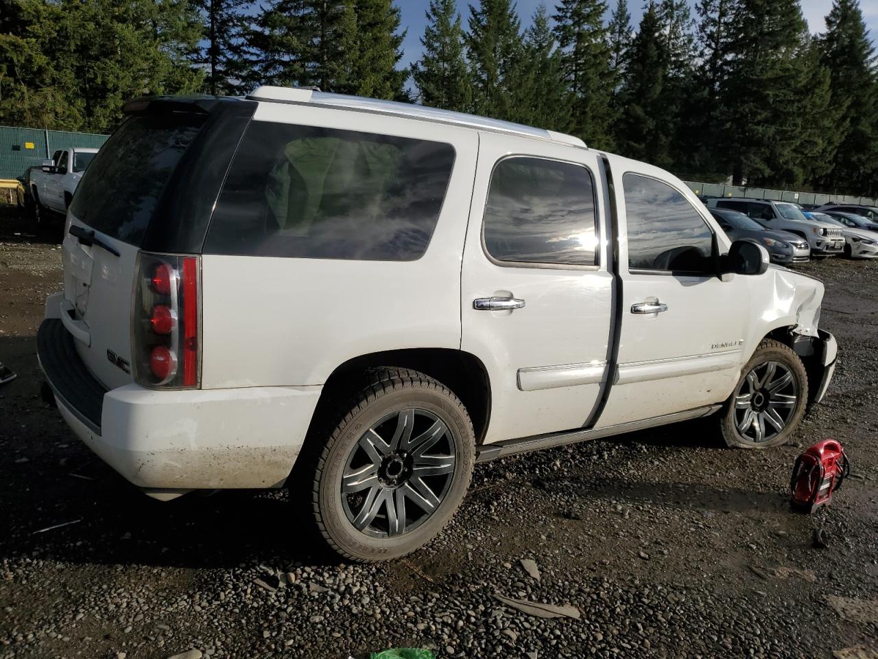 1GKFK638X7J400987 2007 GMC Yukon Denali