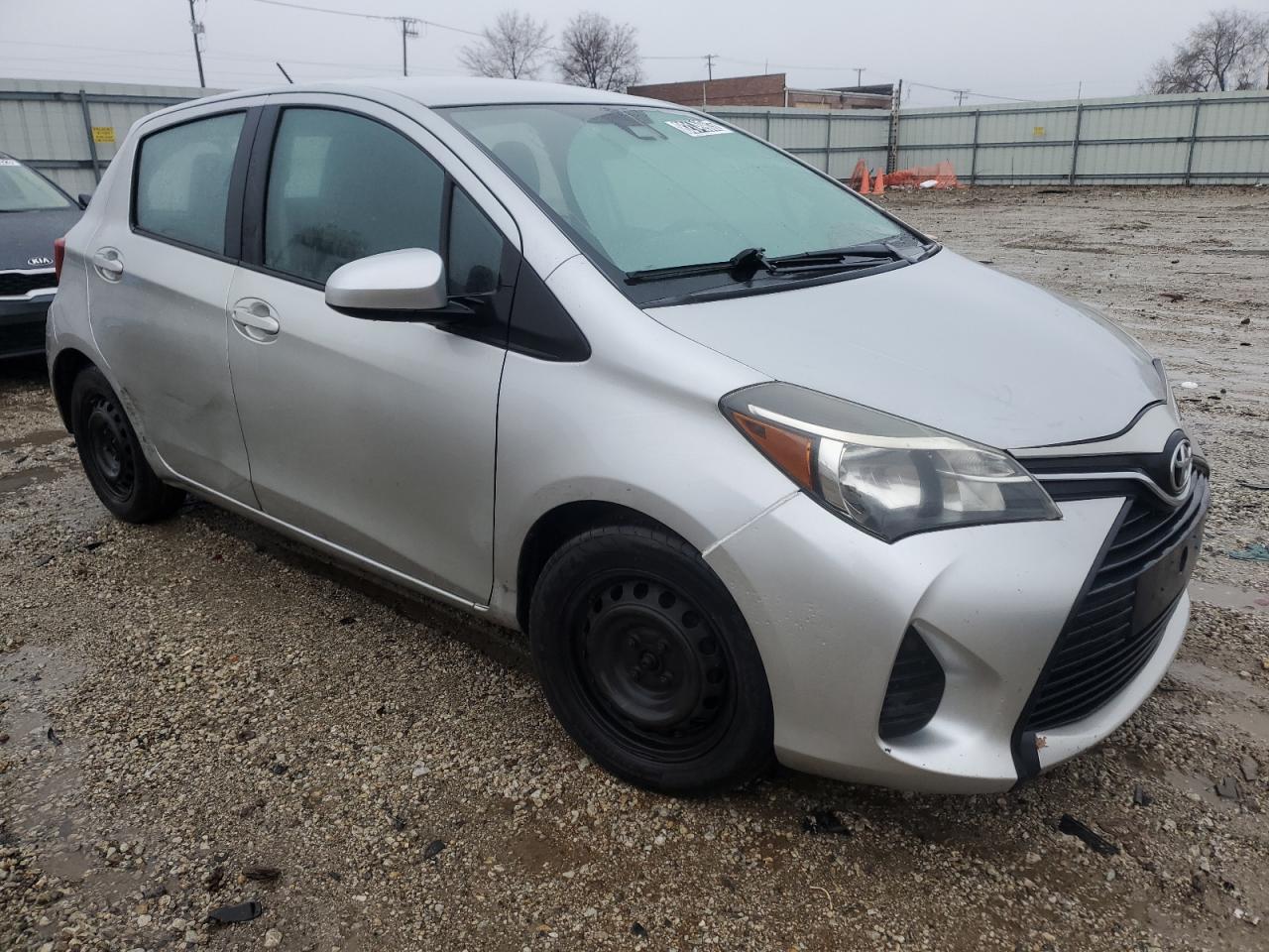 VNKKTUD3XHA077032 2017 Toyota Yaris L