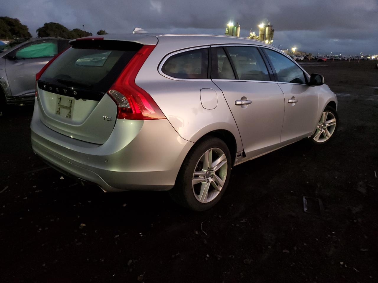 2015 Volvo V60 Platinum vin: YV126MED6F1197389