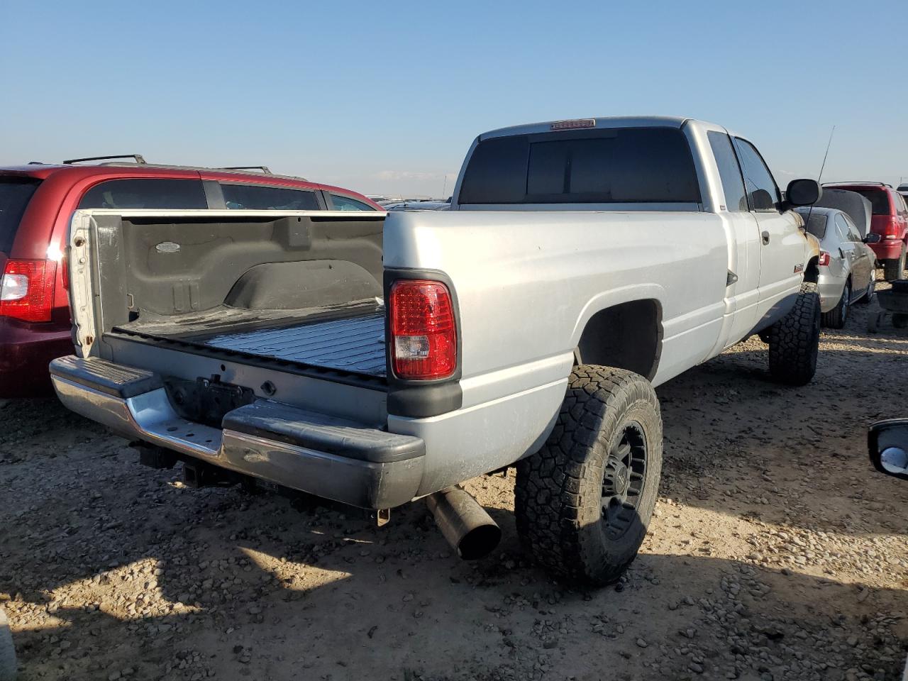 1B7KF23D1WJ149067 1998 Dodge Ram 2500